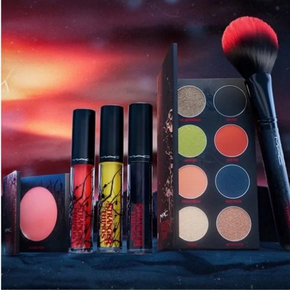 1/2 PRICE✅ MAC STRANGER THINGS 2 PC SET: The Void Eye Palette + Eye Brush  NEW - Picture 15 of 17